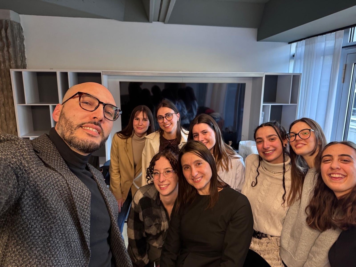 Martina e il gruppo con il cliente