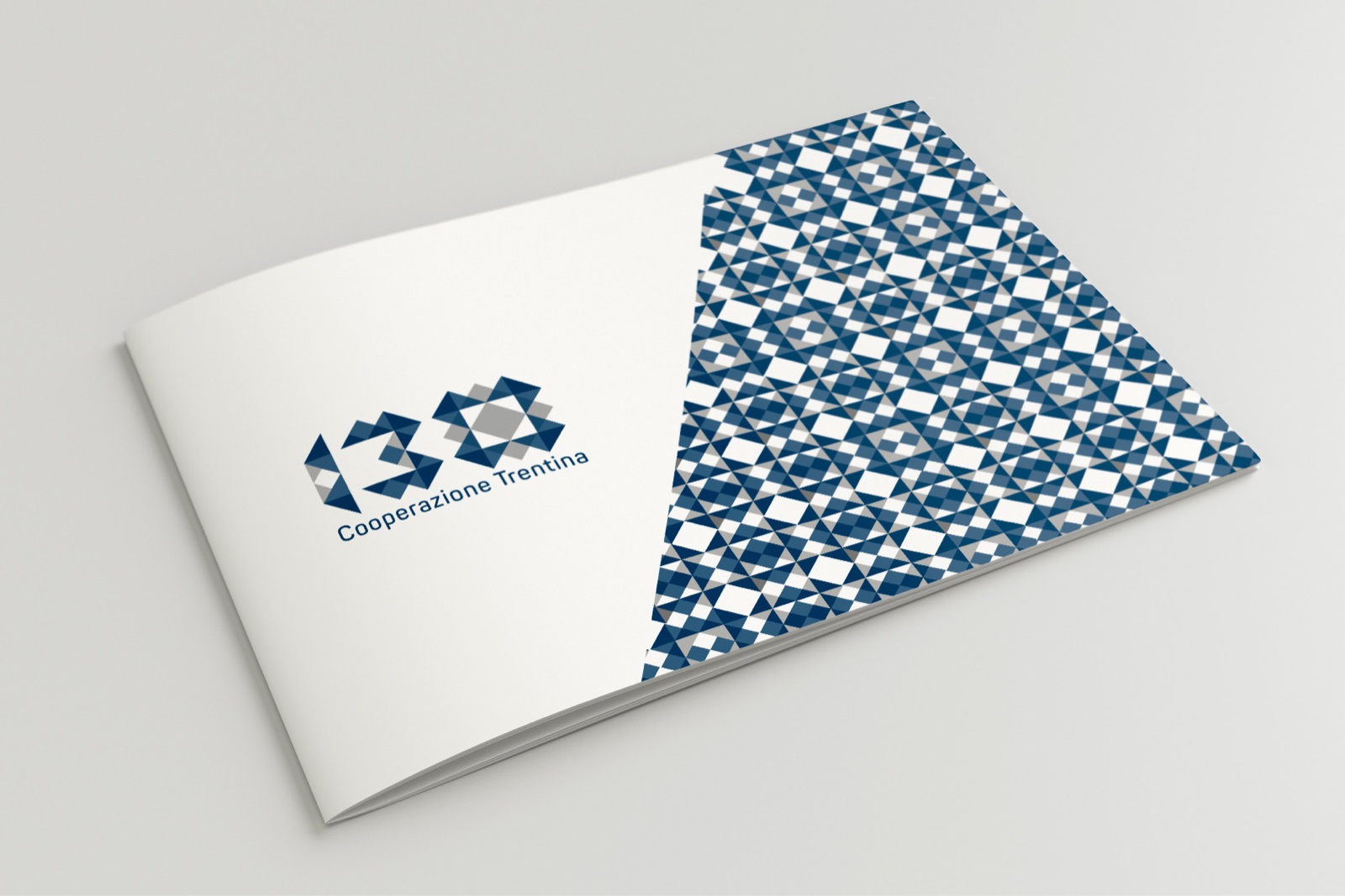 Mockup di una brochure con il pattern DNA
